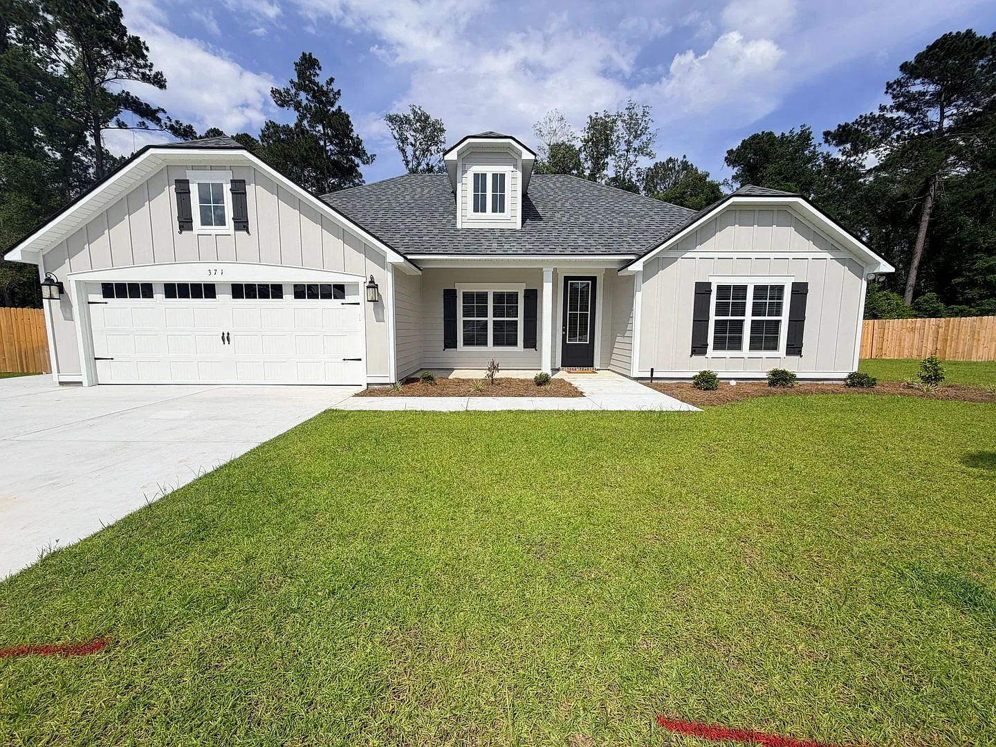 Luxury Living in Hahira High-End Features & Modern Design! — Photo 1