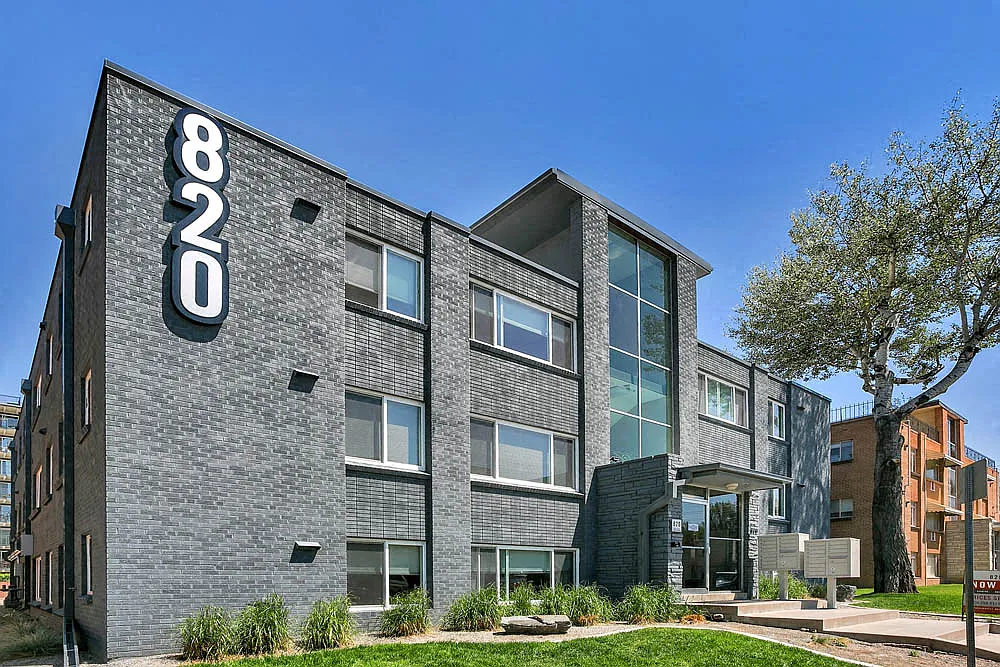 820 Dexter — Photo 1