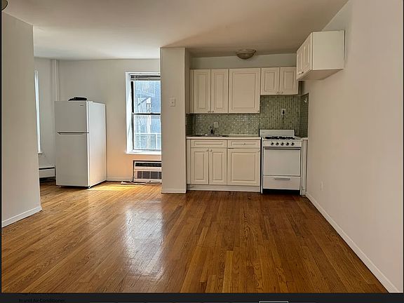 3rd image of 246 E 26th St APT 2R