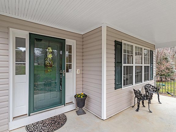 3rd image of 407 English Hill Ln