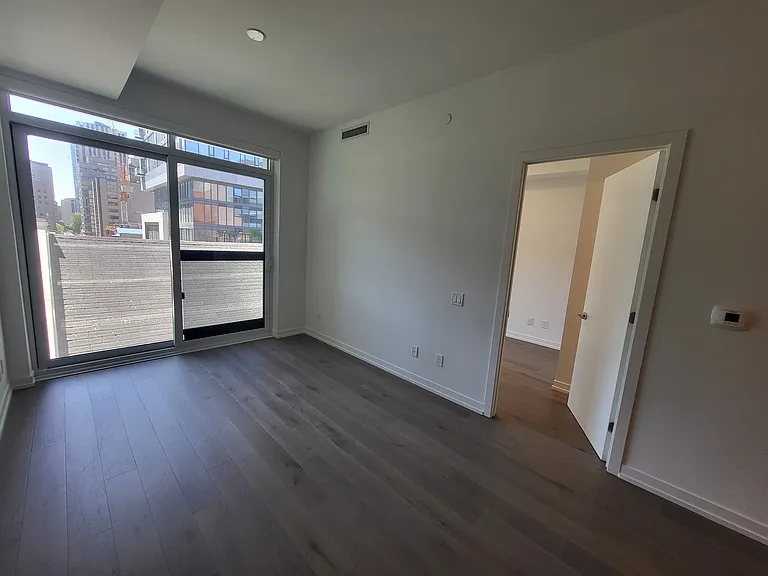 771 Yonge St — Photo 32