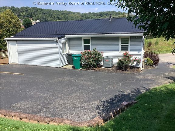 4th image of 202 Glass Dr