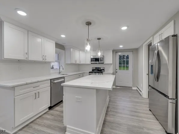 376 W Dewey Ave, Roxbury Twp., NJ 07885