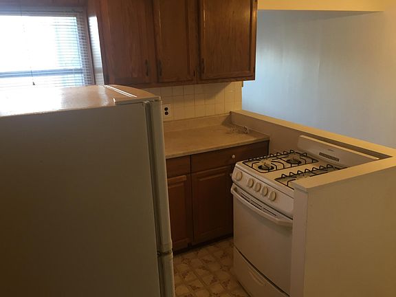 4th image of 2133 S 11th St Floor 2