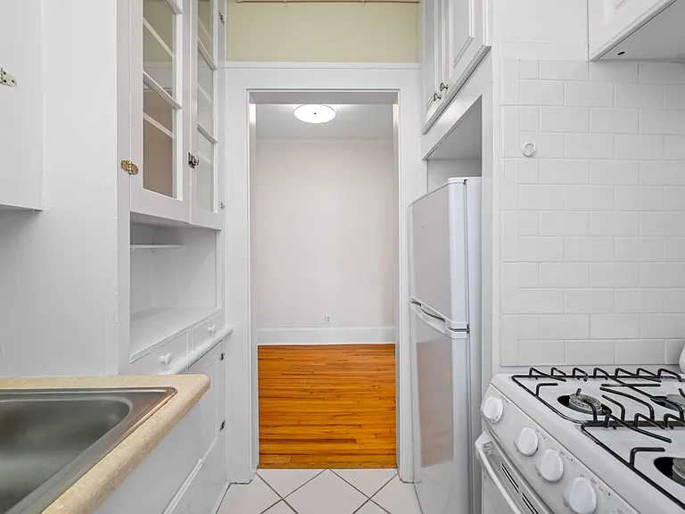 2115 W Hills Ave — Photo 19