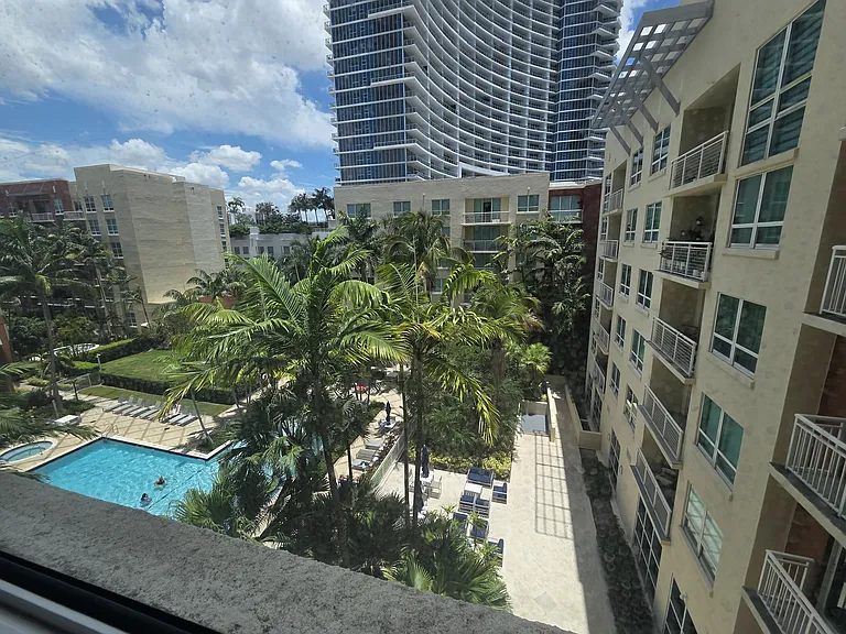 2000 N Bayshore Dr #507 — Photo 2