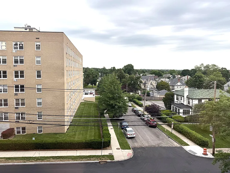 370 Westchester Ave #4R — Photo 12
