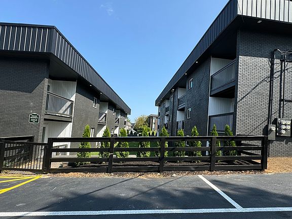 4th image of 209 Lakeshore Dr #6