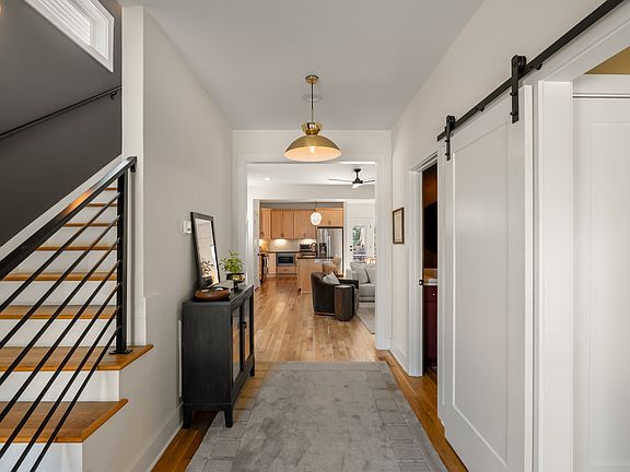 5th image of 814 Roy St