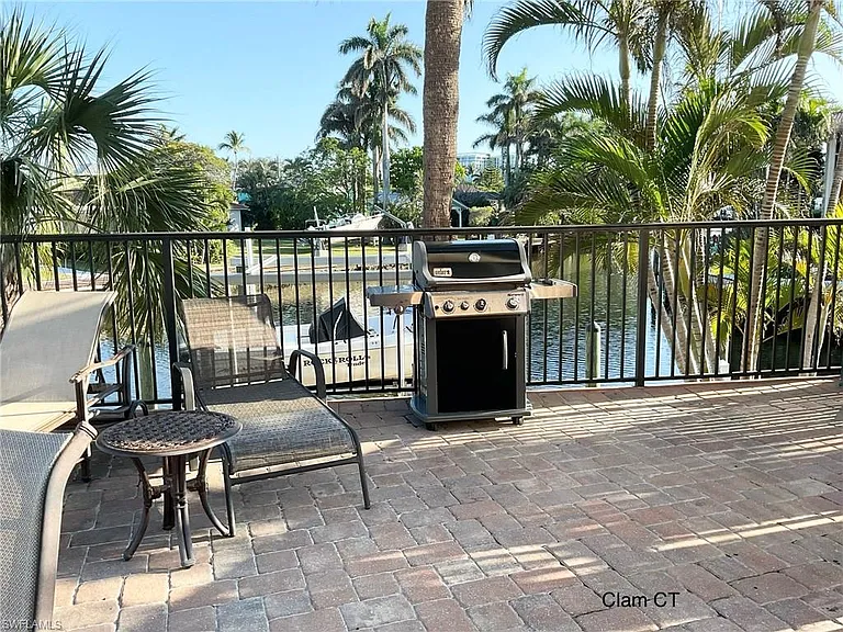 1165 Clam Ct #7 — Photo 32