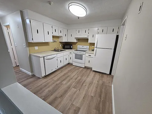 23 Spencer Rd #32F Photo 1