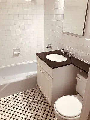 Rented by Metropolis Real Estate of Manhattan | media 41