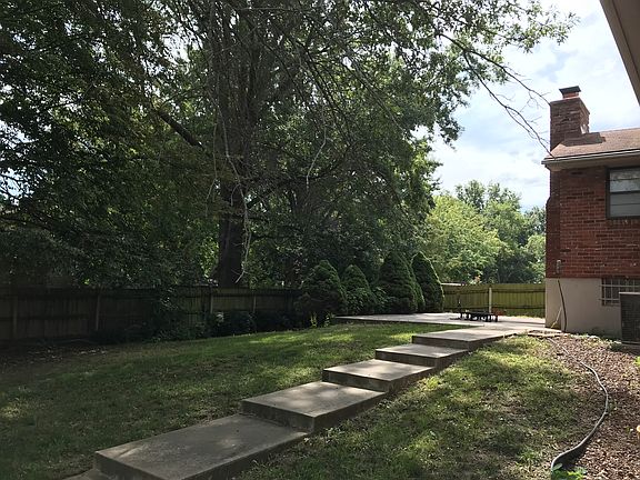 3rd image of 500 NE Lee Dr