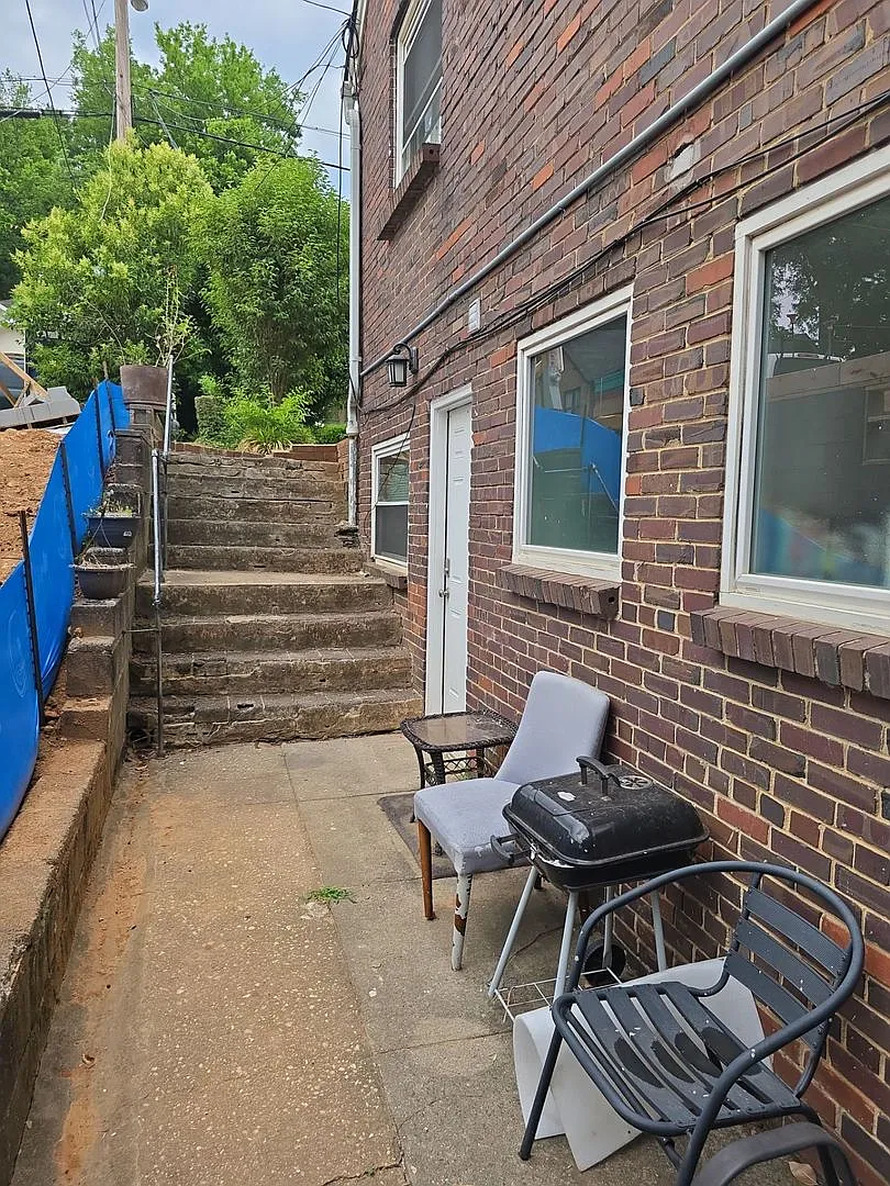 Studio unit available — Photo 3