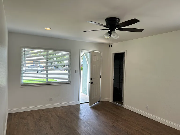 4745 Merrill Ave — Photo 2