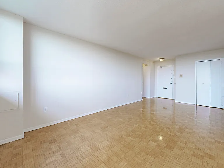 601 Finch Ave W — Photo 8