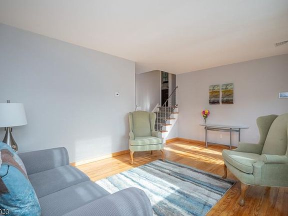 2nd image of 15 Kokora Ave