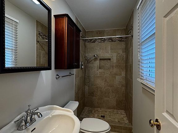 5th image of 3302 Green Meadows Dr
