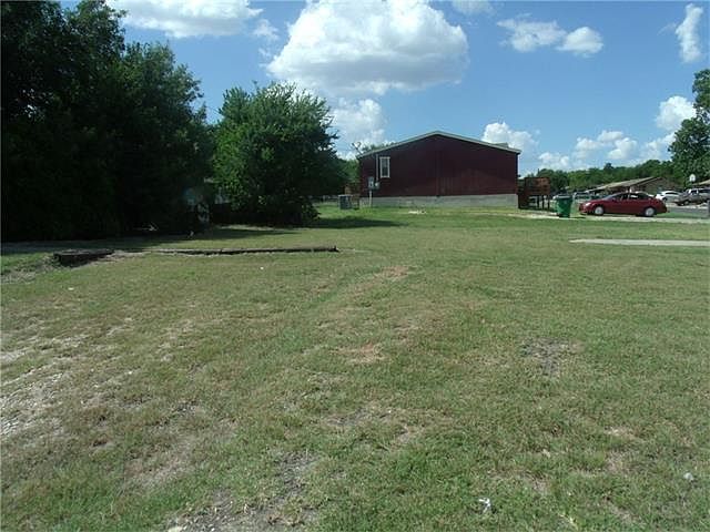 2nd image of 417 Lenora Dr
