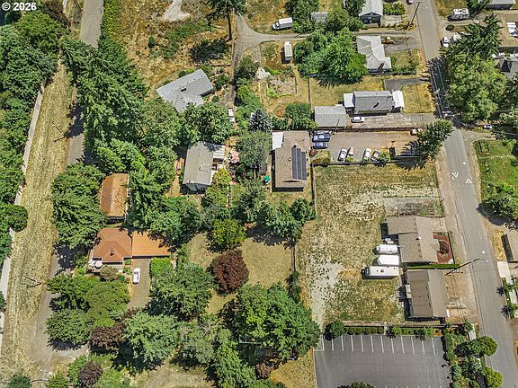 3rd image of 2 NE Klickitat St
