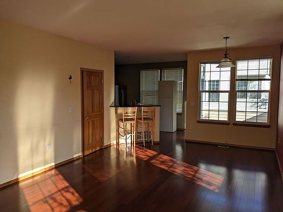 5th image of 429 227th Ln NE