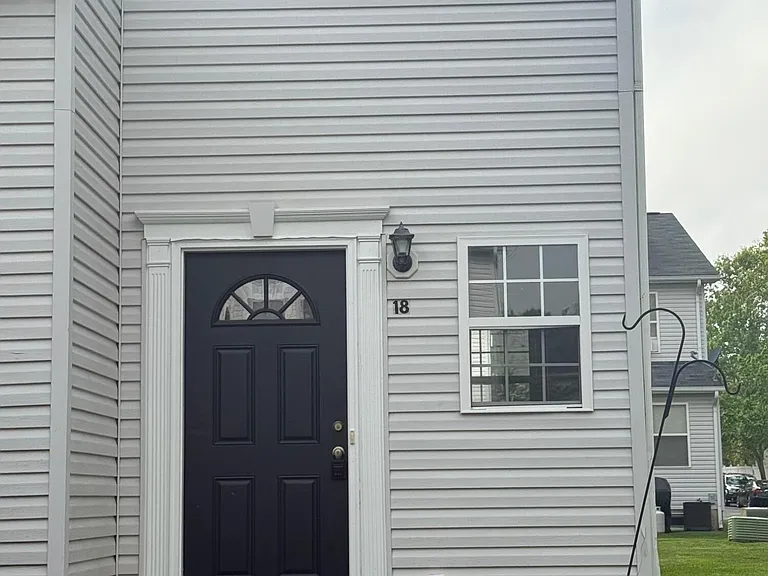 18 Esplanade Way — Photo 1