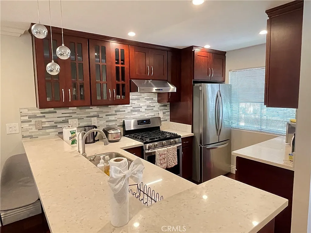 2 bed, 1.5 bath, 1204 sqft, $3,450 — Photo 3