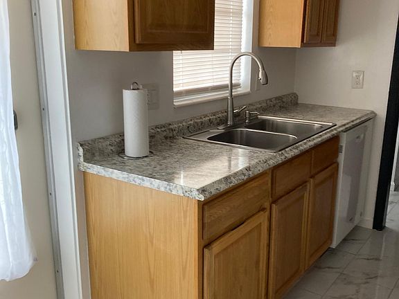 4th image of 1801 Lakeview Dr