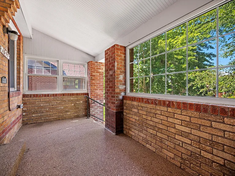 1644 S Grant St — Photo 4