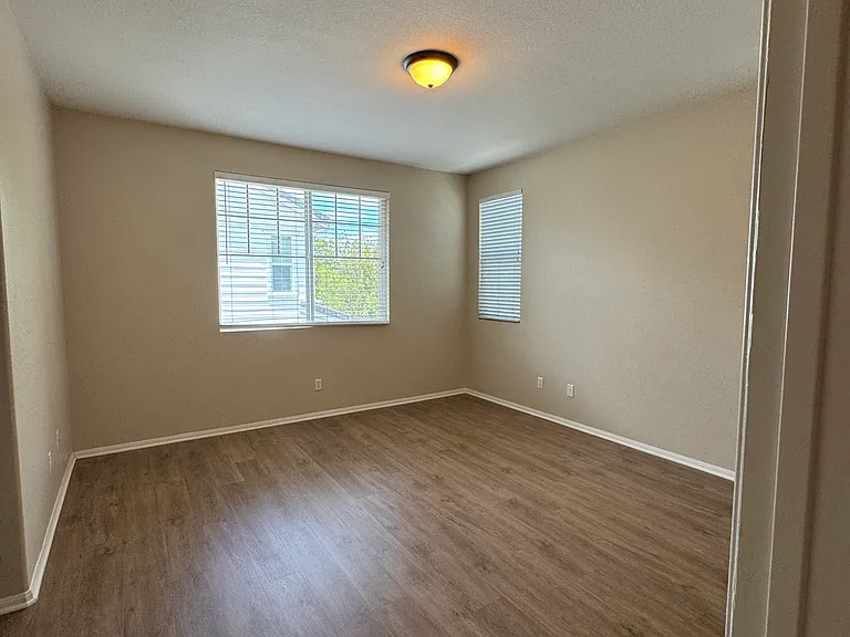 28512 Plymouth Way — Photo 33