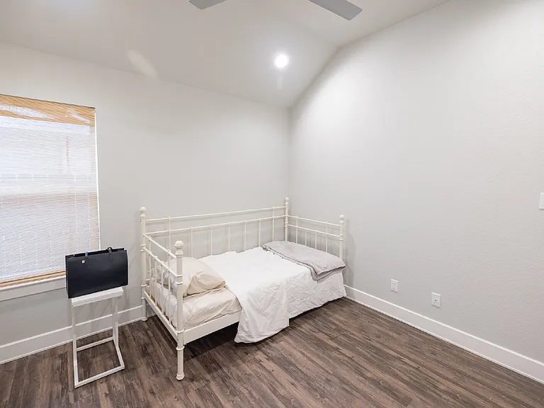 4618 Ebbets Dr — Photo 12