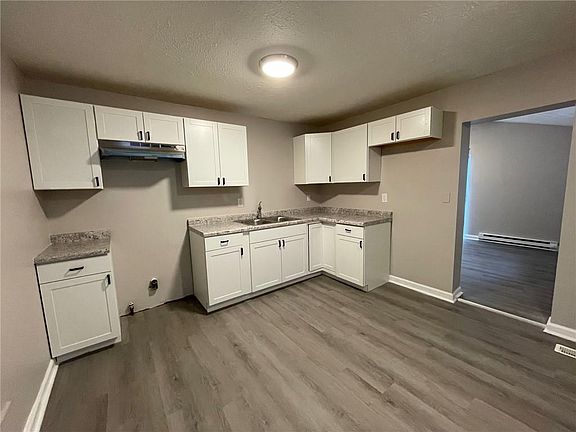 3rd image of 2926 Eagledale Dr