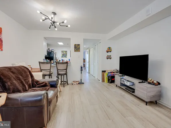 1951 Sagewood Ln #14, Reston, VA 20191