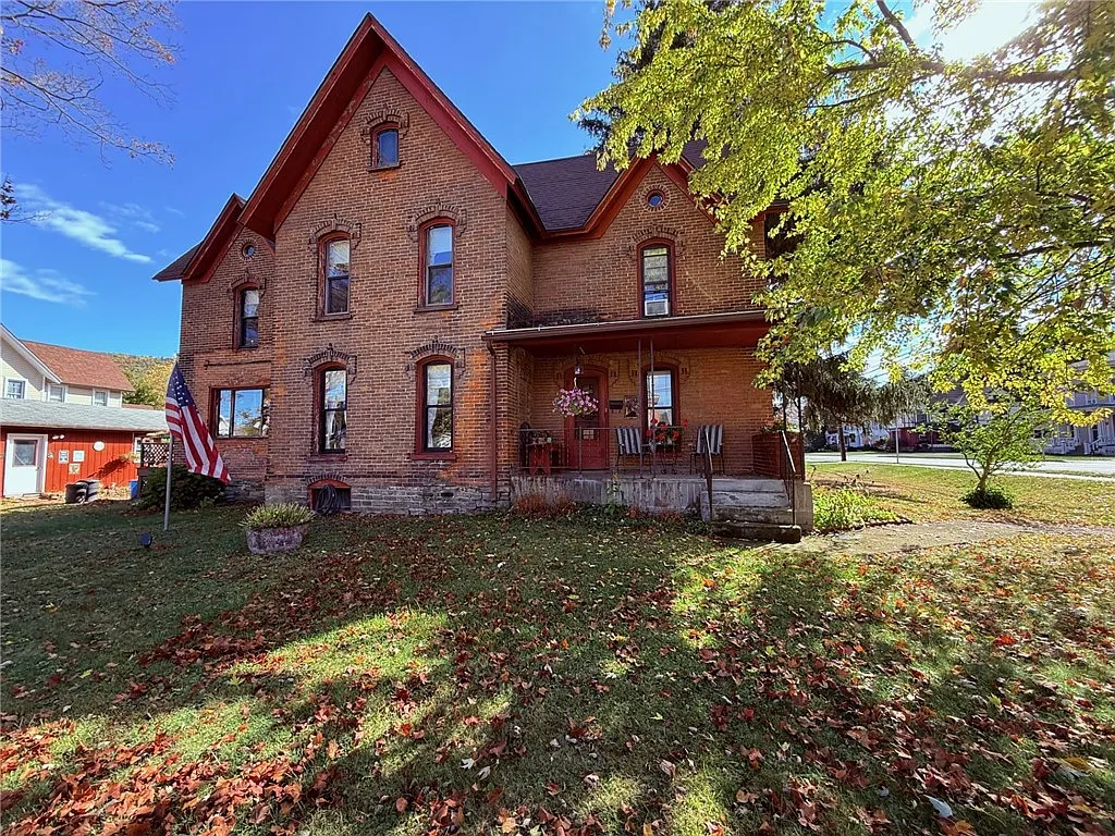 17 E Main St photo 1
