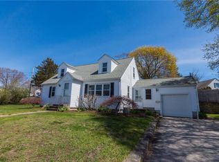 25 Glendale Dr, West Warwick, RI 02893