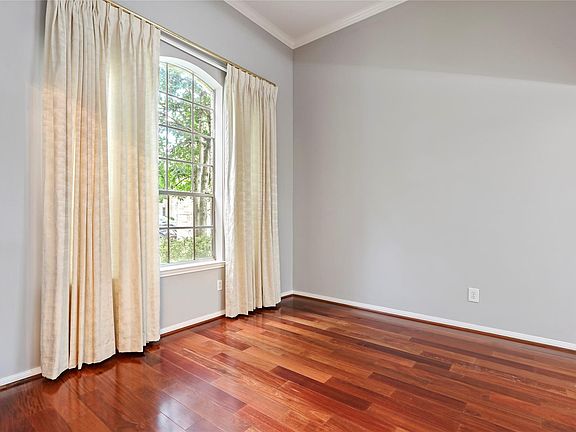 4th image of 15503 Valley Creek Dr
