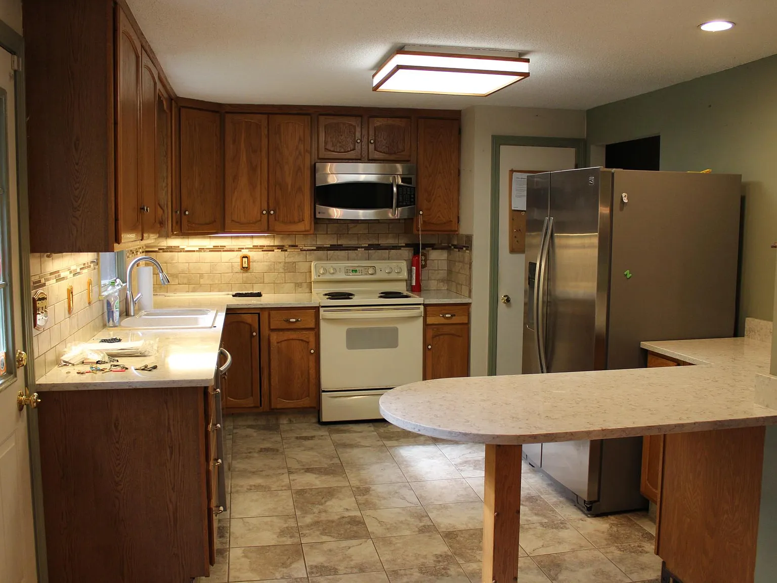 5 bed, 2200 sqft, $4,000 — Photo 4