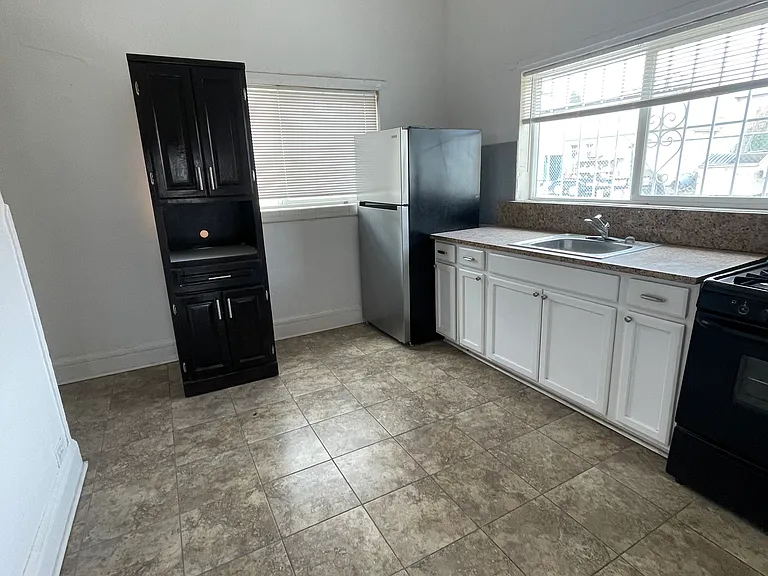 709 Octavia St #A — Photo 5