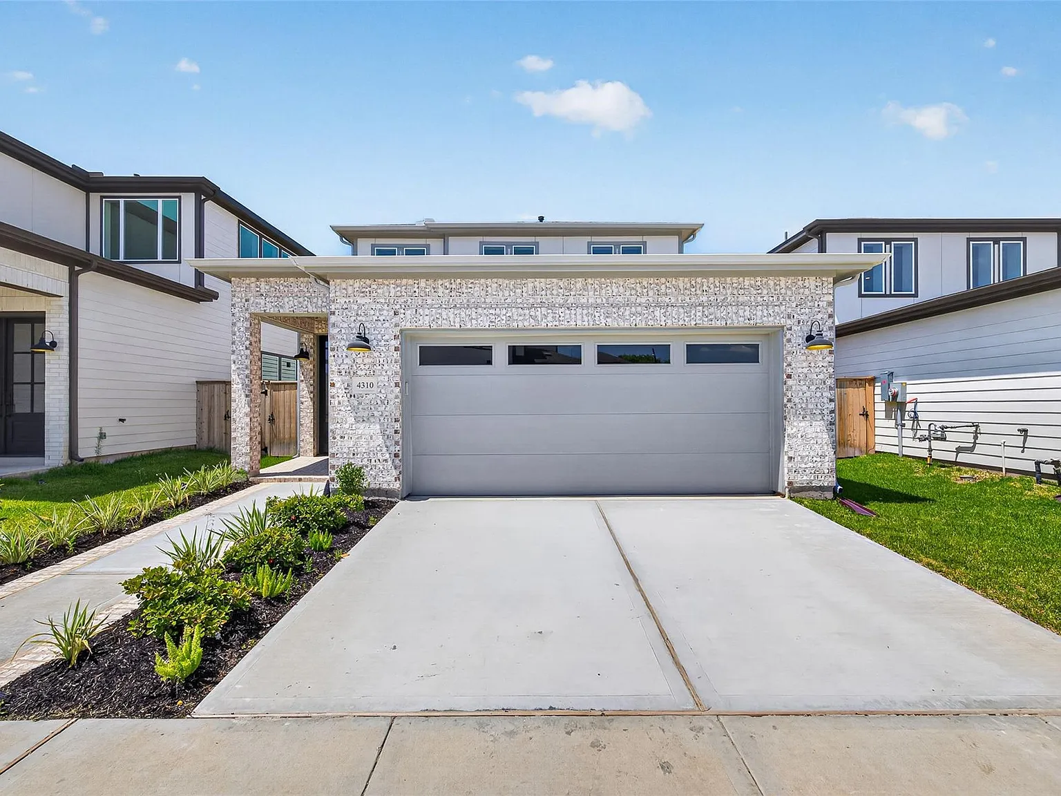 4 bed, 3.5 bath, 2200 sqft, $3,000 — Photo 3