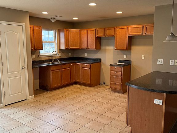 4th image of 517 Tilgate Ct