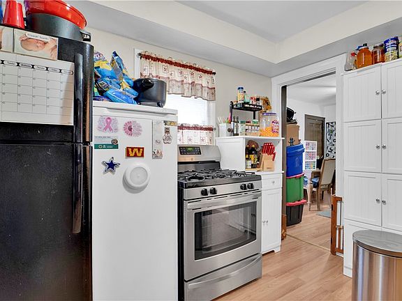 5th image of 28 Myrtle St