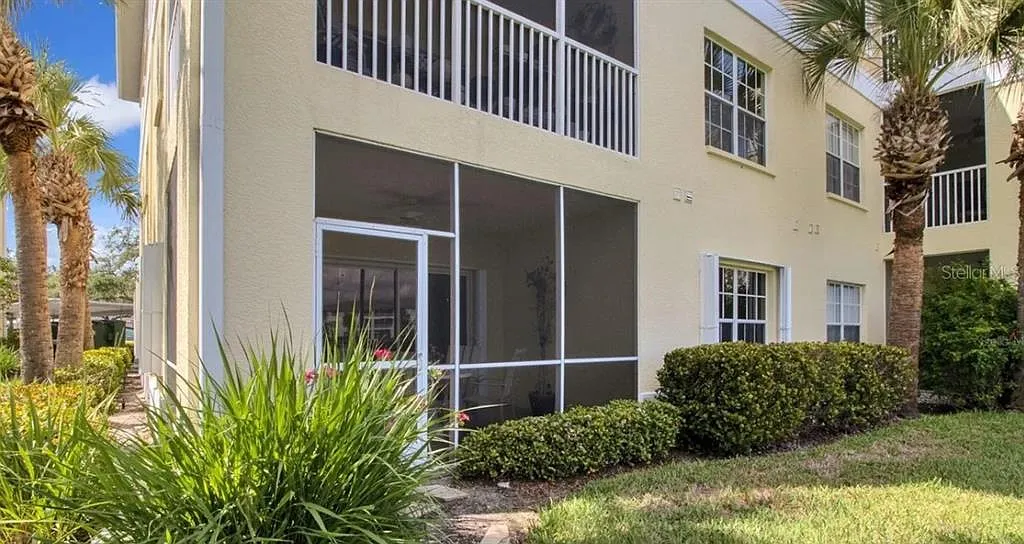 3 bed, 2.0 bath, 1207 sqft, $1,950 — Photo 3