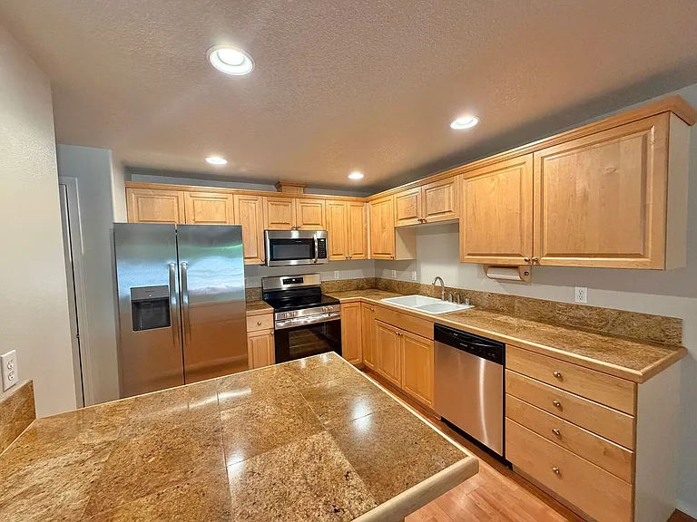 8007 NE 38th Ave — Photo 10