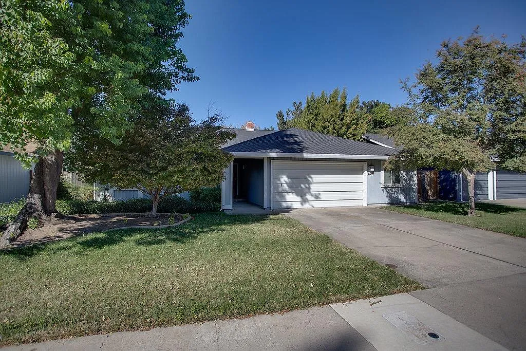 425 Rivergate Way photo 1