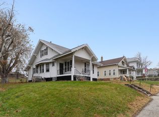 1104 15th St, Belle Plaine, IA 52208