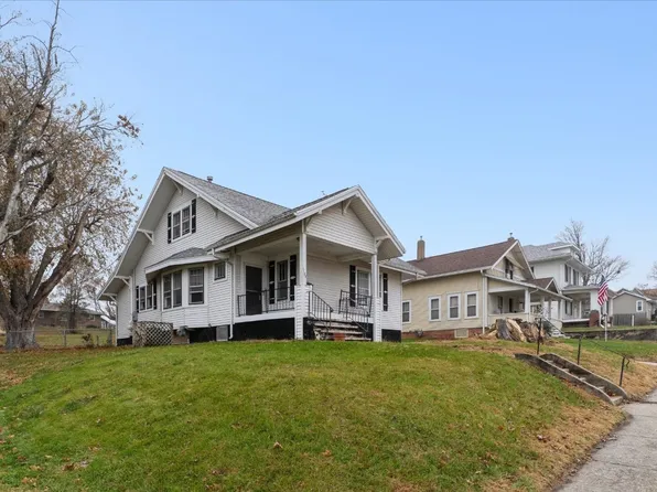 1104 15th St, Belle Plaine, IA 52208