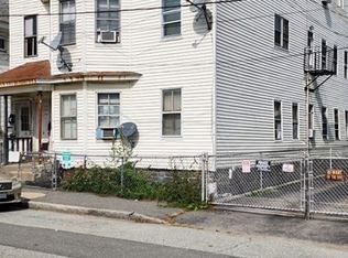 16-18 Walnut St, Lowell, MA 01852