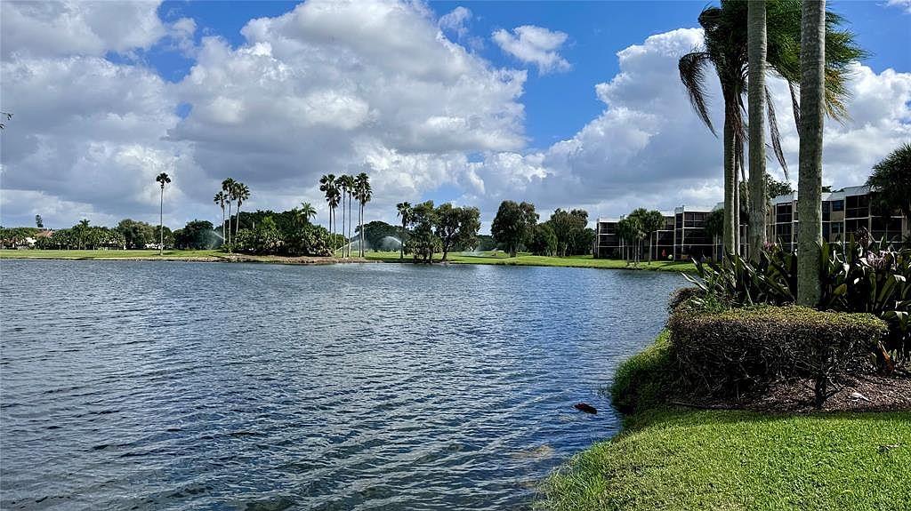 16401 Golf Club Rd #101