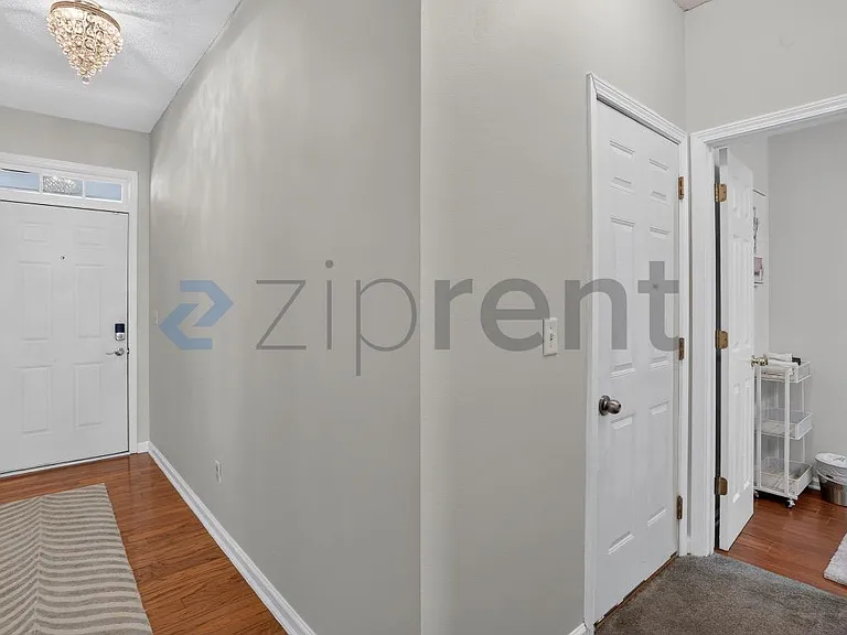 2354 Charleston Pointe SE — Photo 9