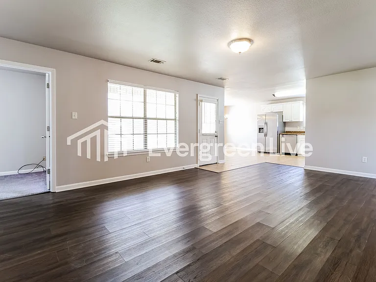 13913 Magnolia Glen Dr — Photo 3
